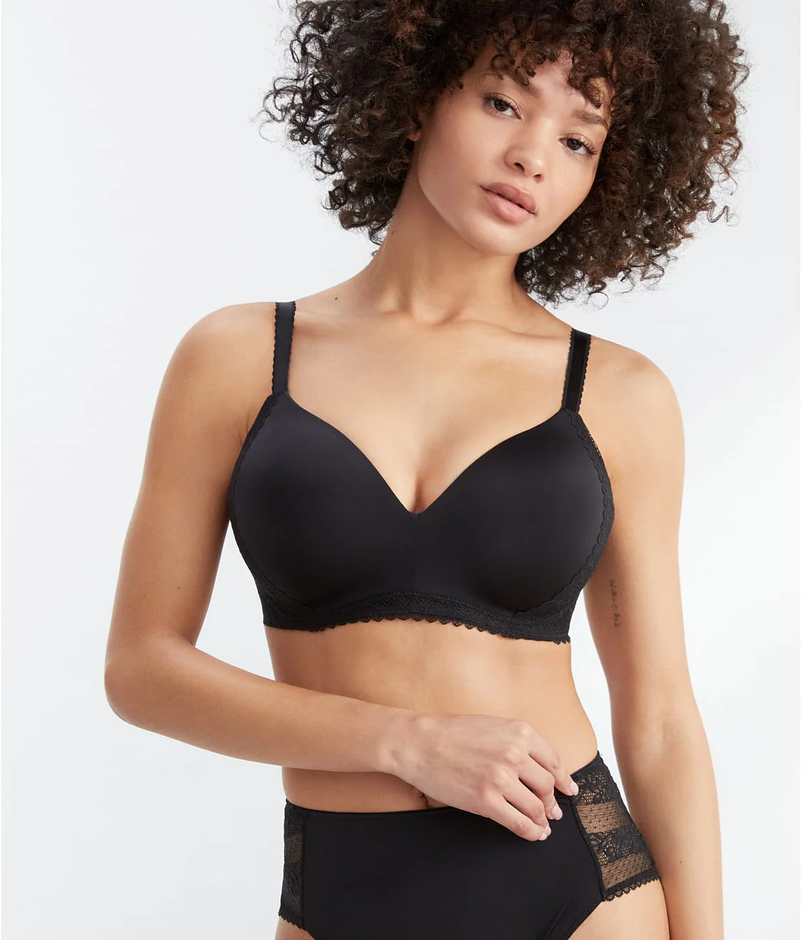 The Wire-Free Smoothing T-Shirt Bra With Lace - Image 5