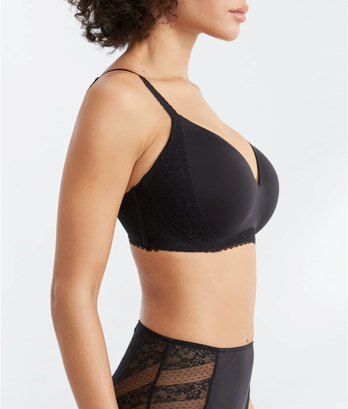 The Wire-Free Smoothing T-Shirt Bra With Lace - Image 8