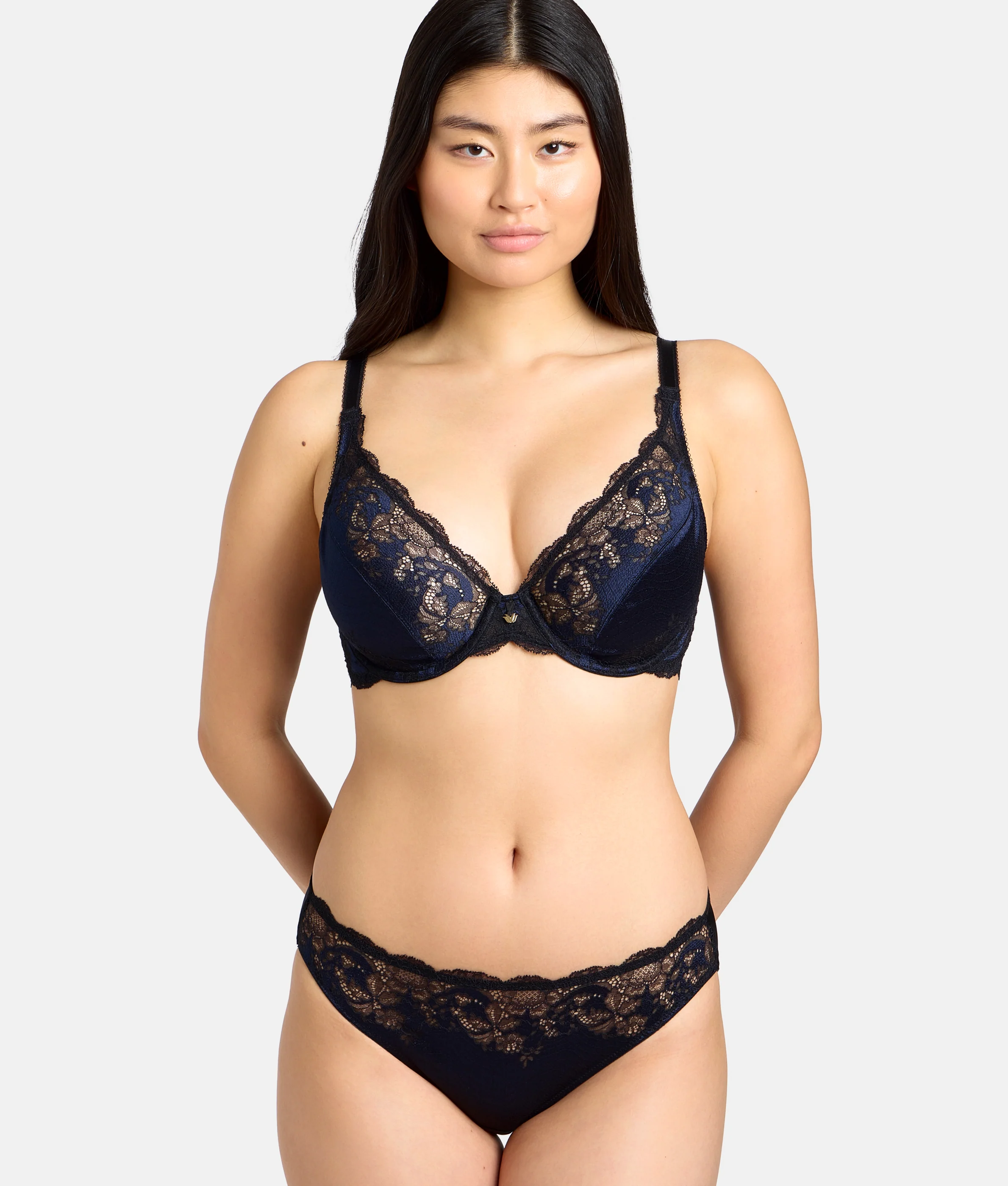 Modern Affair Plunge Bra - Image 11